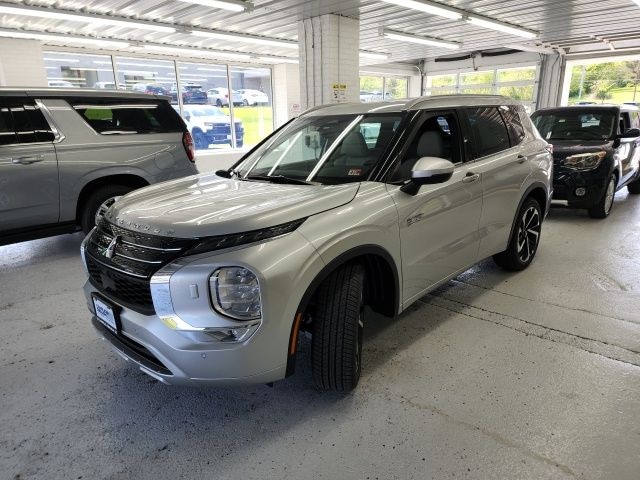 2023 Mitsubishi Outlander PHEV Photo in Staunton, VA 24401