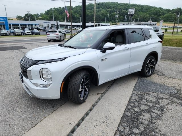 2023 Mitsubishi Outlander PHEV Photo in Staunton, VA 24401