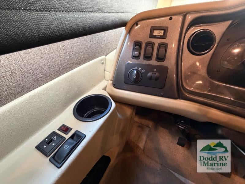 Pre-Owned 2018 Tiffin Motorhomes 32 SA - photo - 58
