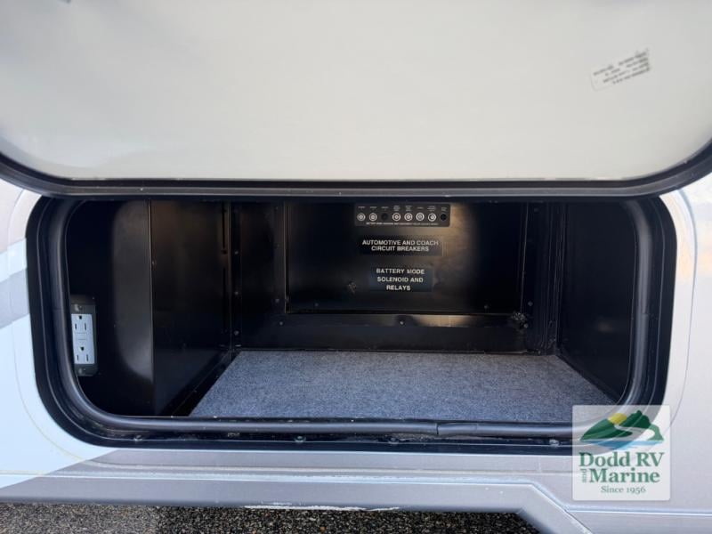 Pre-Owned 2017 Winnebago 27K - photo - 46