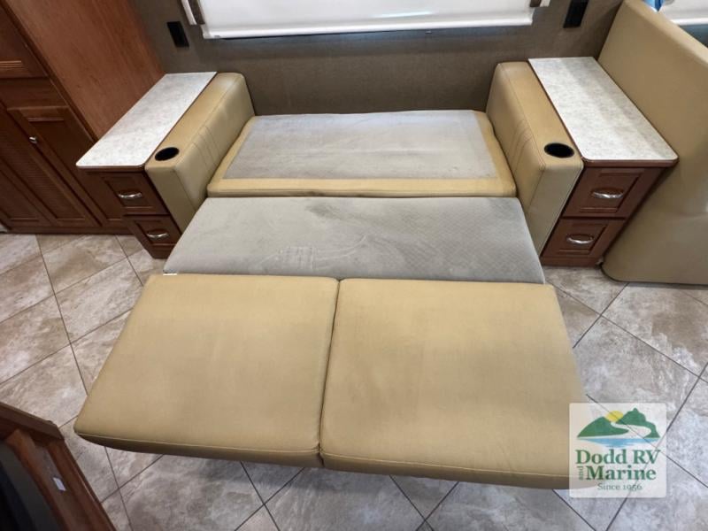 Pre-Owned 2018 Winnebago 38F - photo - 28