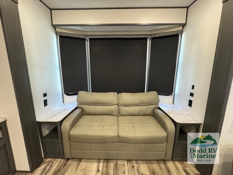 Pre-Owned 2024 Dutchmen RV 390LOFT - photo - 11