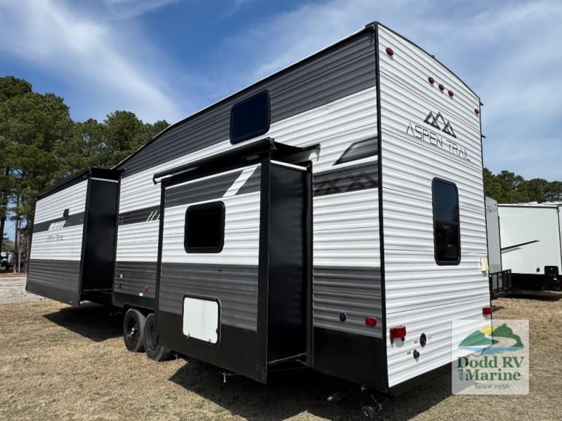 Pre-Owned 2024 Dutchmen RV 390LOFT - photo - 3