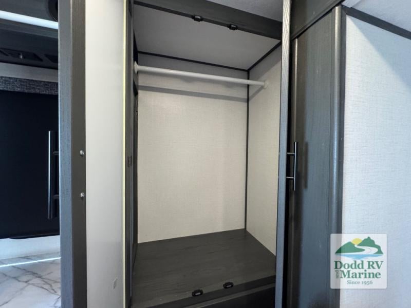 Pre-Owned 2024 Dutchmen RV 390LOFT - photo - 37