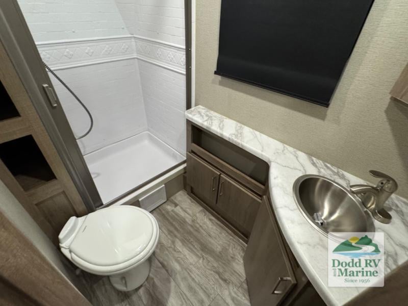 Pre-Owned 2022 Grand Design 2400BH - photo - 19