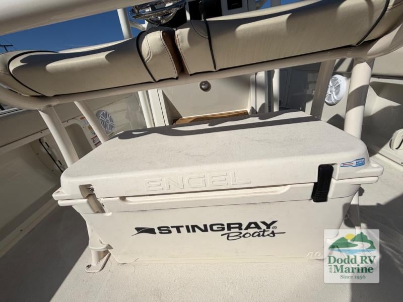 Pre-Owned 2024 Stingray 236 - photo - 16