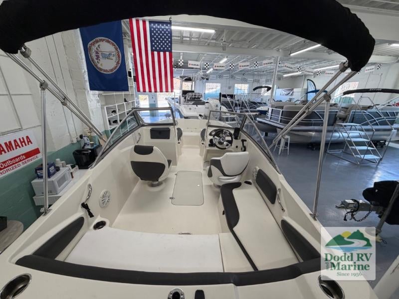 Pre-Owned 2016 Stingray 191DC - photo - 17