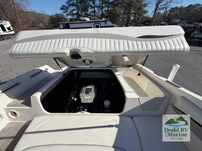 Pre-Owned 2012 Stingray 215LR - photo - 21