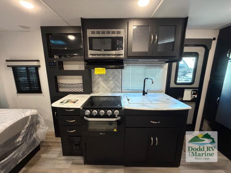 Pre-Owned 2023 Coachmen RV 192RBS - photo - 17