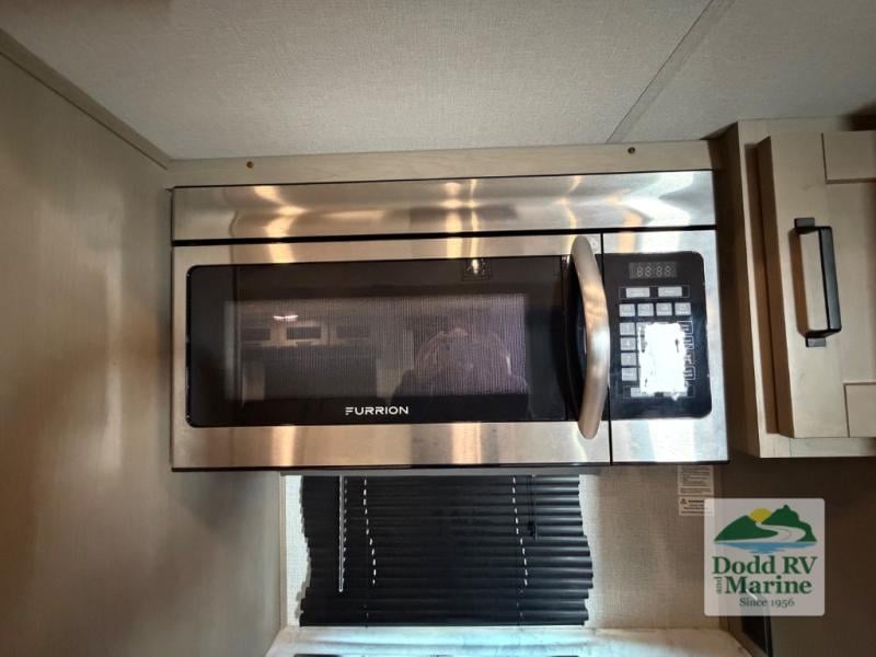 Pre-Owned 2023 Grand Design 303RLS - photo - 13