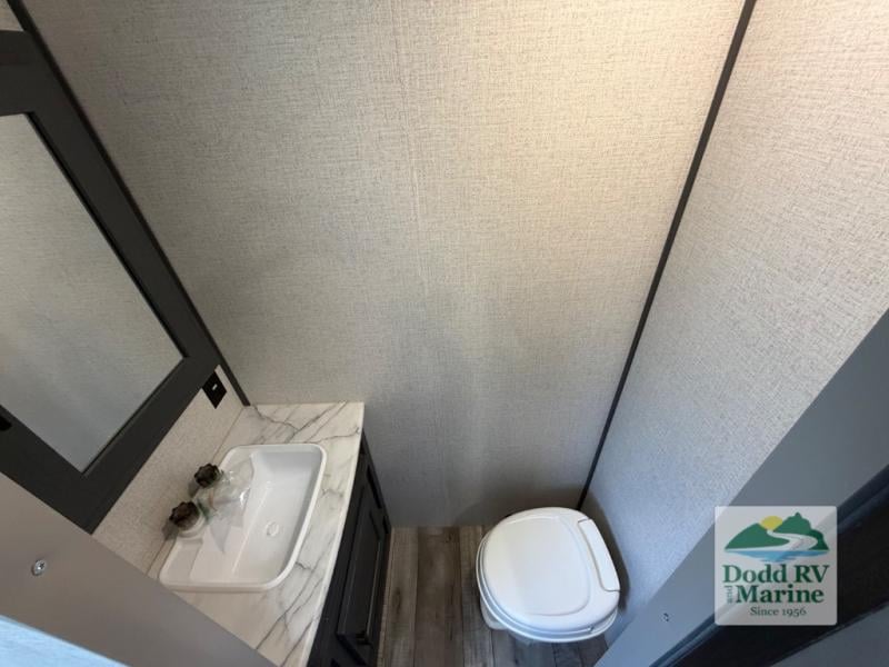 Pre-Owned 2022 Dutchmen RV 30BHSC - photo - 36
