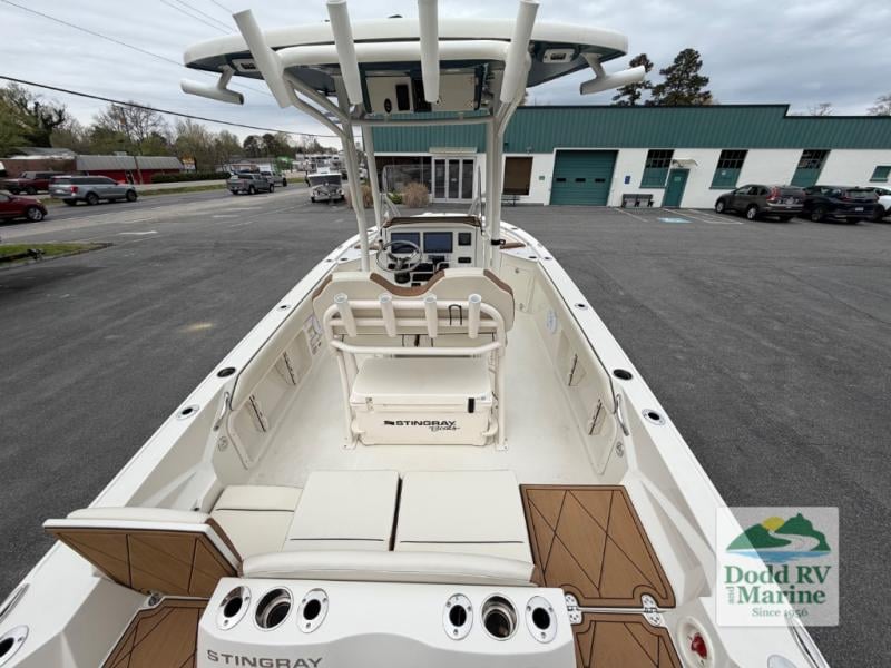 Pre-Owned 2024 Stingray 236 - photo - 4