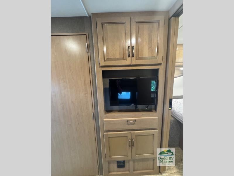 Pre-Owned 2018 Thor Motor Coach 34J - photo - 26