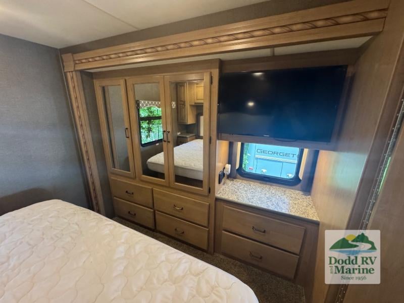 Pre-Owned 2018 Thor Motor Coach 34J - photo - 28