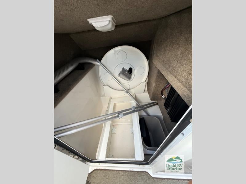 Pre-Owned 2016 Sea Ray 250 - photo - 18
