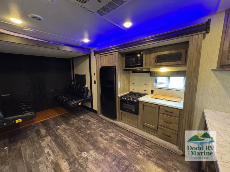 Pre-Owned 2021 Forest River RV 23PACK15 - photo - 5