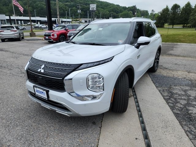 2023 Mitsubishi Outlander PHEV Photo in Staunton, VA 24401